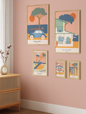 Affiches murales mises en scène dans un intérieur, ambiance dynamique, surf et culture urbaine rétro.